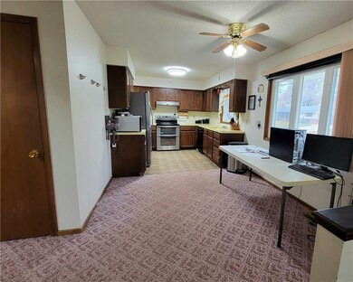 Dining/kitchen