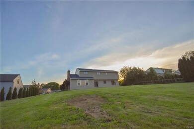 5613 Heather Ln, Laurys Station, PA 18059 - photo 2