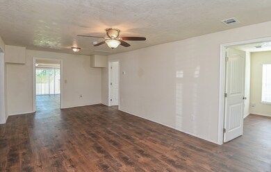 7009 Finch St, Houston, TX 77028 - photo 4