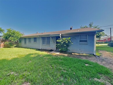 736 Treadwell Dr, Hurst, TX 76053 - photo 3