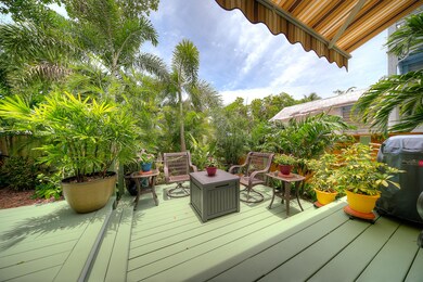 (6) 726 Olivia St-8