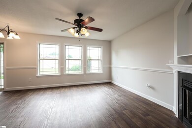 319 Aniken Cir, Boiling Springs, SC 29316 - photo 2