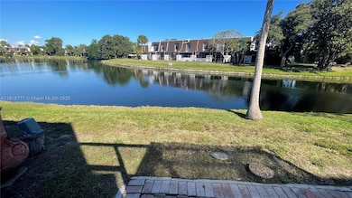 9113 Limetree Ln unit 170, Pembroke Pines, FL 33024 - photo 3