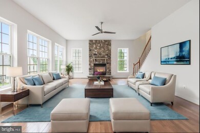 19201 Potomac Crest Dr, Triangle, VA 22172 - photo 4