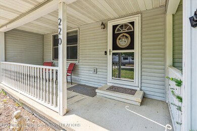 05-220-Corbin-St-Mason-MI-48854-WindowSt