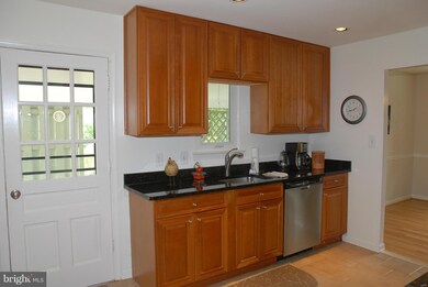 4005 Cool Brooke Way, Alexandria, VA 22306 - photo 4