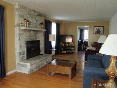 LIVING ROOM W/GAS FIREPLACE