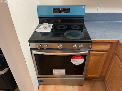 2239 Hawkins Ln, Eugene, OR 97405 - photo 7