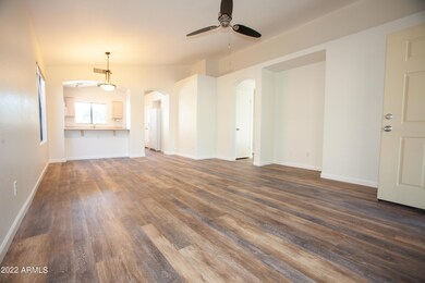 N 34th St-31