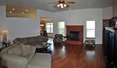 18x18 - A model, immaculate home! Boasting new woo