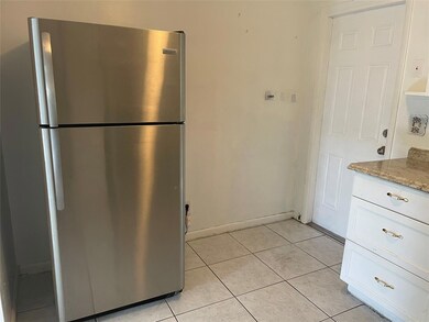 513 SW 8th St, Hallandale Beach, FL 33009 - photo 5