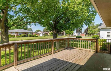 475 Mayfair Dr, Lincoln, IL 62656 - photo 3