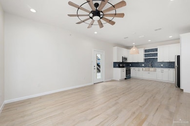 115 E Marlin St unit C, South Padre Island, TX 78597 - photo 4