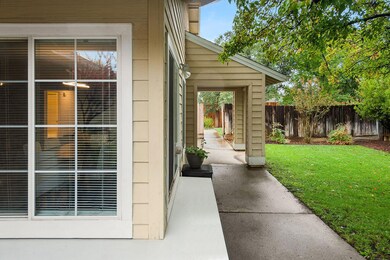 006_redding_duplex_real_estate