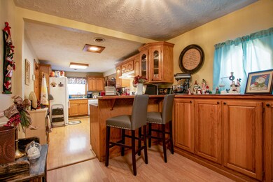 211 N Maple St-11
