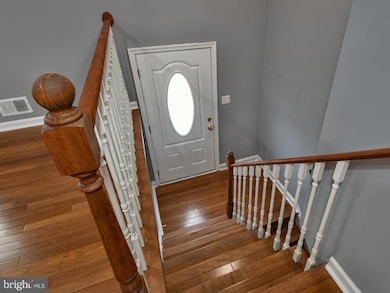 6308 Larwin Dr unit (MAIN LEVEL), Temple Hills, MD 20748 - photo 5