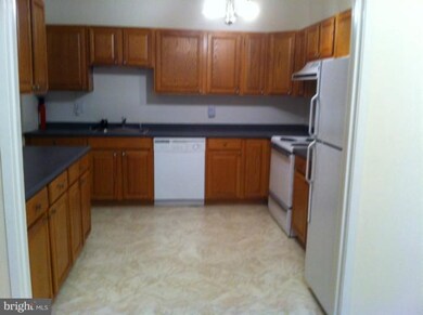 11562 Rolling Green Ct unit 100, Reston, VA 20191 - photo 3