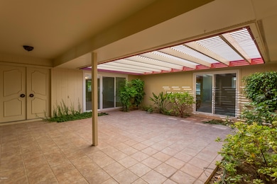 PRIVATE FRONT COURTYARD