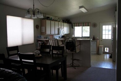 DSC07103-dining to kitchen