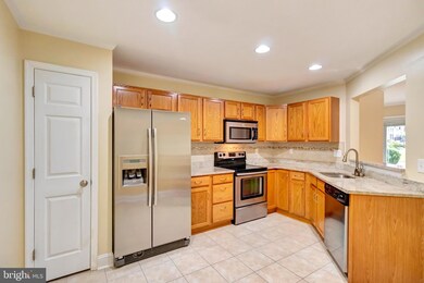 9193 Cardinal Forest Ln unit 11, Lorton, VA 22079 - photo 4