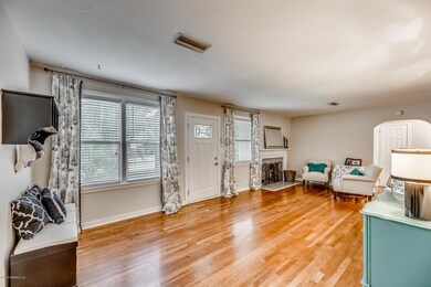 4240 Rosewood Ave-3648