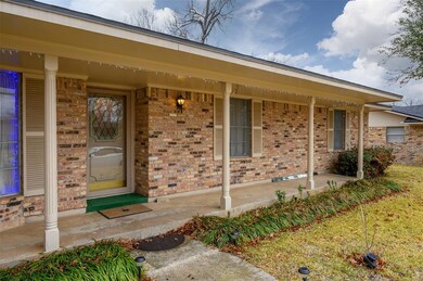 2021 Greenbriar Dr, Gainesville, TX 76240 - photo 3