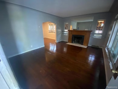 8833 Cloverlawn St, Detroit, MI 48204 - photo 6