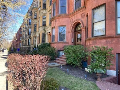 1083 Beacon St unit 4, Brookline, MA 02446 - photo 2