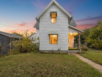 239 N Dwight St, Jackson, MI 49202 - photo 2