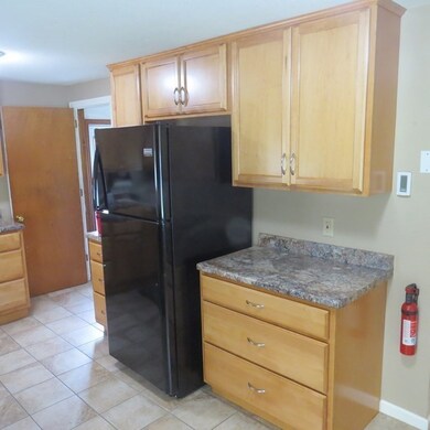 10 Lawndale St, Easthampton, MA 01027 - photo 3