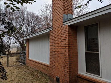 1012 W Linden St unit LEFT SIDE, Rogers, AR 72756 - photo 4