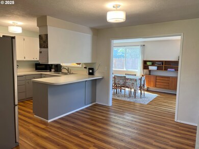 1060 Dondea St, Springfield, OR 97478 - photo 7