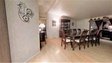 FORMAL DINING