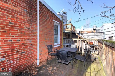 811 S Broadway, Baltimore, MD 21231 - photo 3