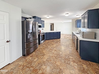 5451 138th Ave NW unit 305, Williston, ND 58801 - photo 2