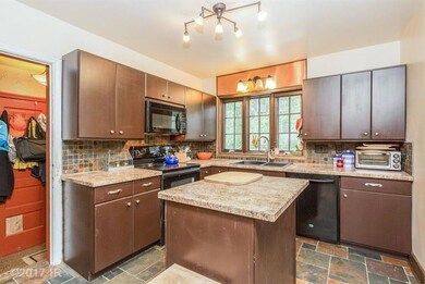 1166 Chautauqua Pkwy, Des Moines, IA 50314 - photo 7