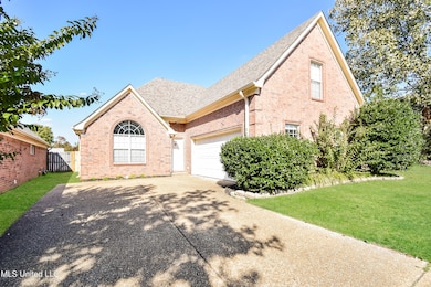 003-photo-front-view-14934684