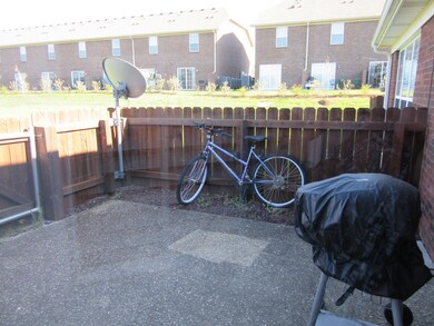 8027 Aspen Glen Dr unit 8027, Louisville, KY 40228 - photo 5