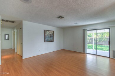 Living Room (4)-SMALL