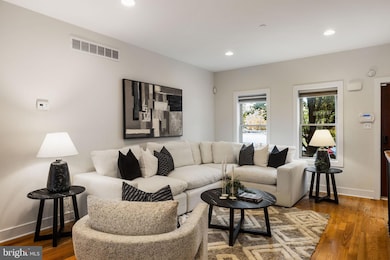 2140 Carpenter St, Philadelphia, PA 19146 - photo 5