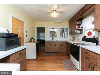 227 Fernwood Ave, Folsom, PA 19033 - photo 7