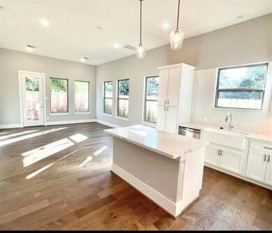 803 Thornton Rd unit G, Houston, TX 77018 - photo 5