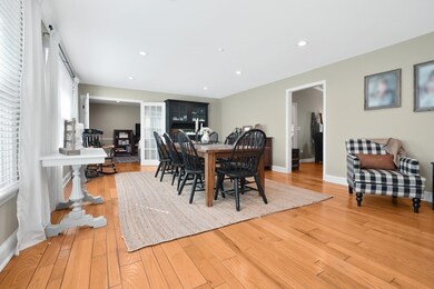 490 Dillon Ln, Swansea, MA 02777 - photo 4