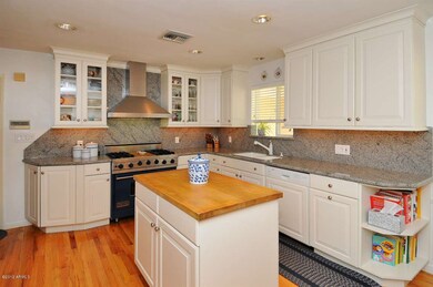 Viking_range_hood_Sub_Zero