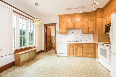 291 Fairview Ave, Chicopee, MA 01013 - photo 3