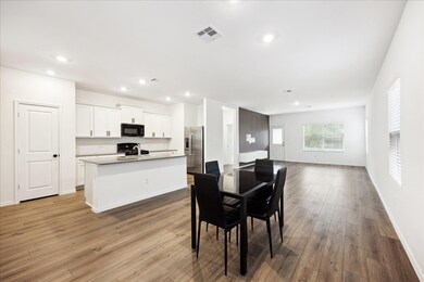 Dining area with visible vents, baseboards, reces