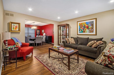 1871 Plumridge Ct, Commerce Township, MI 48390 - photo 7