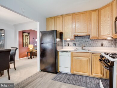 9210 Rolling View Dr, Lanham, MD 20706 - photo 7