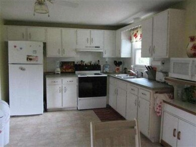 67 Perkins Rd, Londonderry, NH 03053 - photo 2