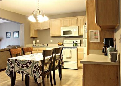 Large eat-in Kitchen